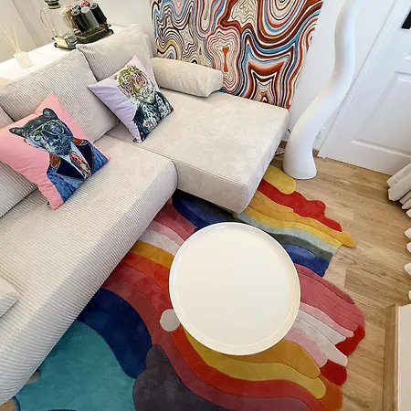 Pop Art & Vibrant Parisian Flat * Parijs