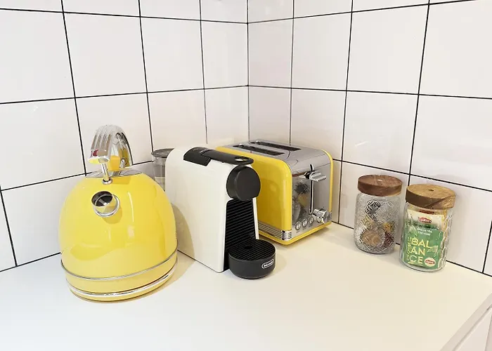 Pop Art & Vibrant Parisian Flat * Parijs