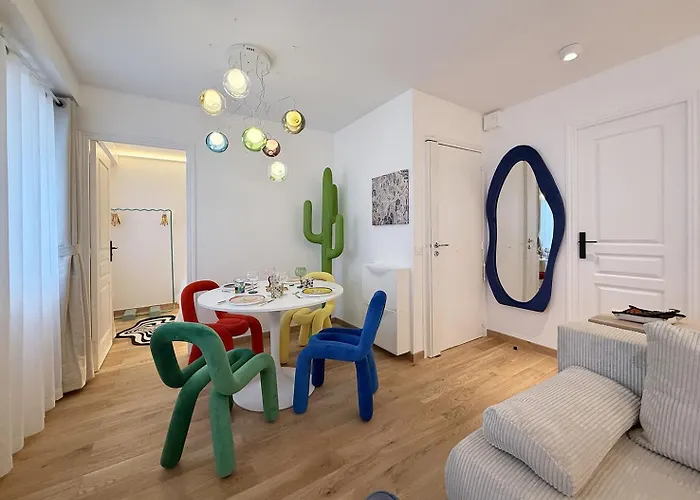 Pop Art & Vibrant Parisian Flat * Parijs