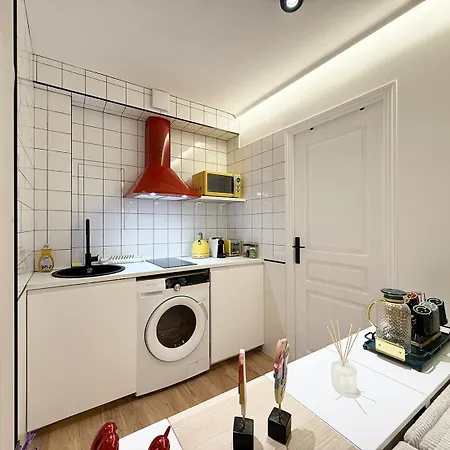 Lägenhet Pop Art & Vibrant Parisian Flat
