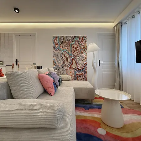 Pop Art & Vibrant Parisian Flat Апартаменты