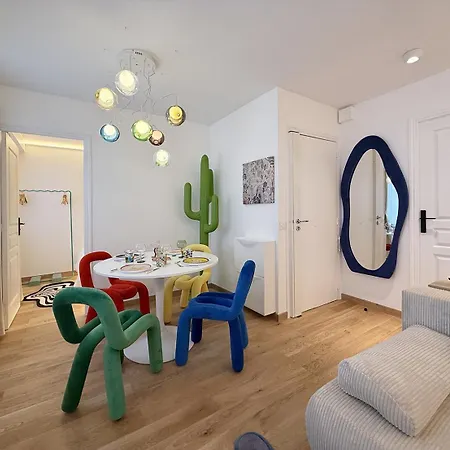 Pop Art & Vibrant Parisian Flat * Paris