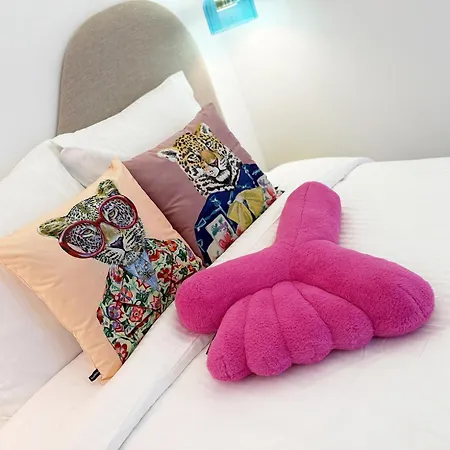 Pop Art & Vibrant Parisian Flat *