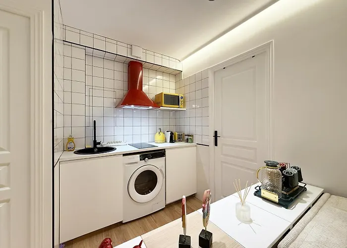 Lägenhet Pop Art & Vibrant Parisian Flat