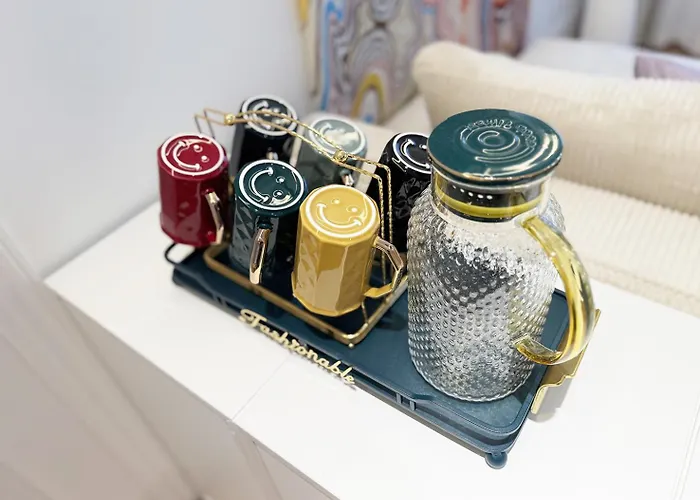 Pop Art & Vibrant Parisian Flat *